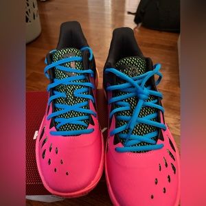 Size 8.5 men’s UA shoes.